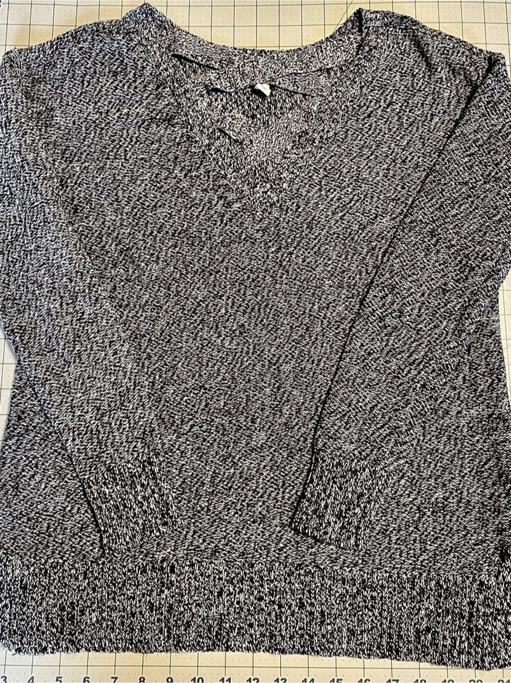 Arizona Jeans Co. Marled Crew Neck Sweater Gray Medium